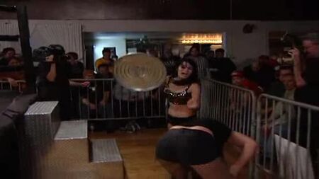 Britani Knight contra Saraya Knight (2 de octubre de 2011)