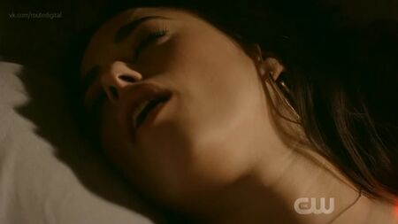 Jeanine Mason - Roswell, Nuevo México, t1e13 (2019) HD 1080p ¿Desnuda? ¡Qué sexy! Ver online