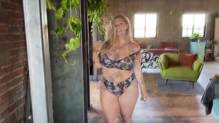 Ellana Bryan: Entre bastidores de Fashion Nova Curve - 4K