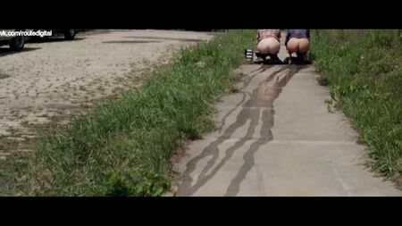 June Diane Raphael, Casey Wilson desnuda - Ass Backwards (EE. UU., 2013) 720p Ver en línea