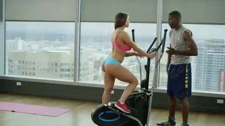 Entrenamiento de Kendra Lust en el gimnasio