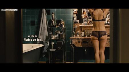 Sophie Marceau desnuda (transparente) en «Ne te retourne pas» (Don't Look Back, 2009) HD 1080p / Sophie Marceau - Ne te retourne pas