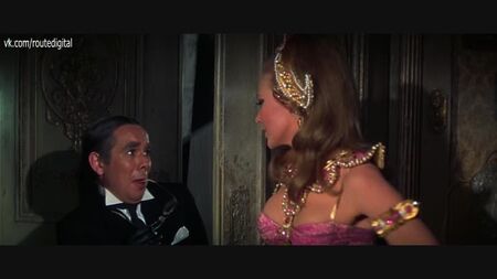 Ursula Andress, Daliah Lavi, etc. - Casino Royale (1967) HD 1080p Blu-ray ¿Desnudos? ¡Sexy! Ver online