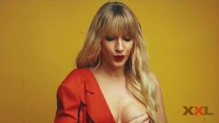 Lesya Nikitiuk desnuda en la revista XXL