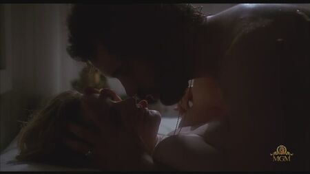 Jennifer Jason Leigh desnuda - Rush (1991) HDTV 1080i Ver online