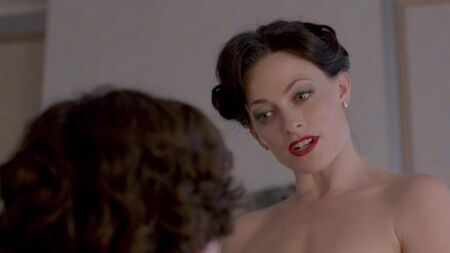 Lara Pulver desnuda - Sherlock (2012) t2e1 (1080p)