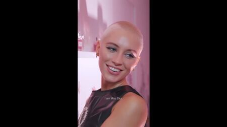 2021: Iris Law en un evento de Dior Beauty