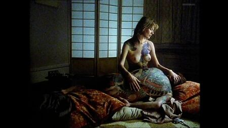 Maud Adams (escenas de desnudo de Maud Adams en «Tattoo», 1981)