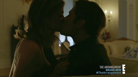 Christine Evangelista desnuda - The Arrangement (2017) HDTV 720p