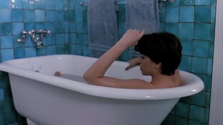 Annabella Sciorra desnuda - Susurros en la oscuridad (1992) 1080p