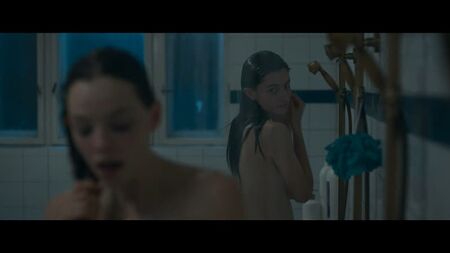 Kristine Froseth, Diana Silvers, Ksenia Kulakova desnudas - Birds of Paradise (2021) 1080p Ver en línea