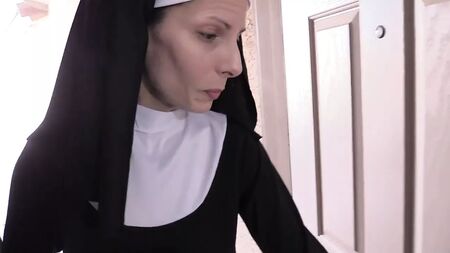Esposa: Una monja loca follando en medias