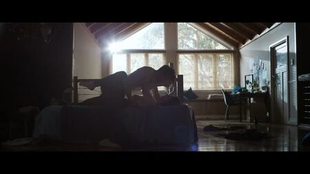 Jessica De Gouw desnuda (cubierta) - OtherLife (2017) HD 1080p Ver en línea / Jessica De Gouw