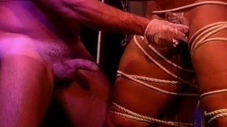 Ben Gay y Tabasco en el pene y los testículos