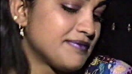 Lahore HEERA MANDI: una chica pakistaní de Punjab en un trío