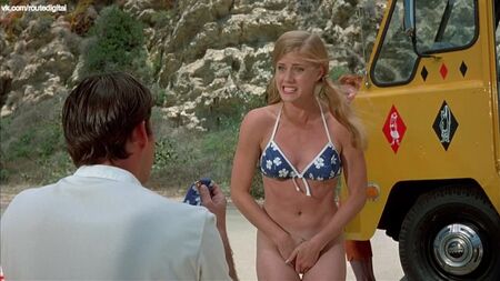 Amy Adams desnuda, Beth Broderick, Lauren Ambrose, etc. - Psycho Beach Party (2000) Blu-ray 1080p / Amy Adams - Locura en la playa