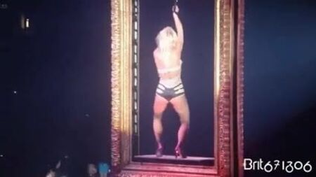 Britney Spears - El espectáculo del trasero 2