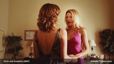 Blake Lively, guapa y sensual en bikini en unas escenas sensuales