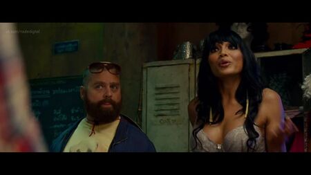 Yasmin Lee desnuda - Resacón 2: ¡Ahora en Tailandia! (2011) HD 1080p Ver online