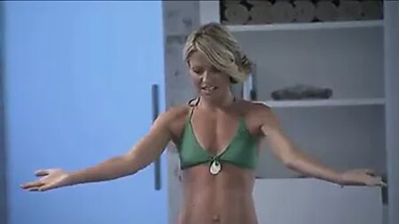 Kelly Ripa - Bikini mojado