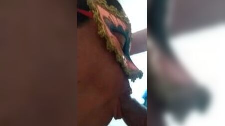 Una acompañante de los anuncios clasificados graba un vídeo de sexo oral