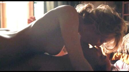 Carrie Coon desnuda - The Nest (2020) HD 1080p Ver online / Carrie Coon - The Nest