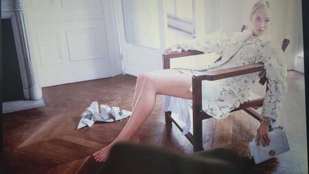 Homenaje al semen en los pies de Jennifer Lawrence