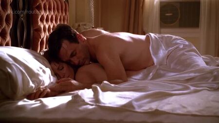 January Jones, Melinda McGraw, Rima Yazbeck - Mad Men, temporada 2, episodio 6 (2008) HD 720p ¿Desnuda? ¡Qué sexy! Ver online
