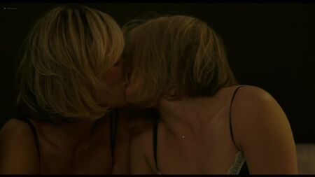 Taylor Schilling, Judith Godrèche – «The Overnight» (2015)