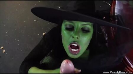 La parodia de «El mago de Oz» se vuelve atrevida