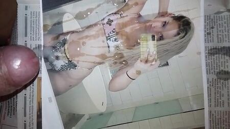 Le eché una corrida caliente por todo el cuerpo en bikini a Dove Cameron