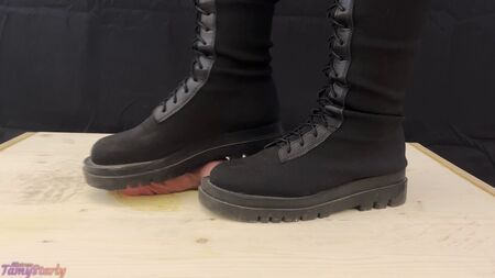 Follada agresiva con botas altas hasta la rodilla: CBT, pisoteo, aplastamiento, dominación femenina, follada con zapatos