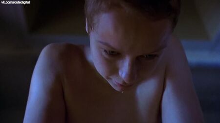 Samantha Morton desnuda - In America (2002) HD 1080p: ver online